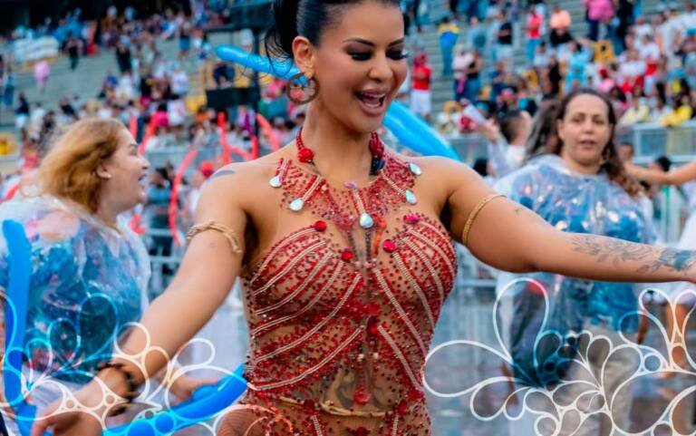 Carnaval de SP: Ana Itikawa reina debaixo de chuva no Sambódromo do Anhembi