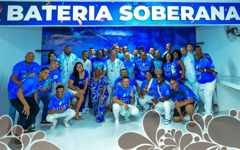 Beija-Flor inaugura nova sala da bateria e emociona mestre Rodney