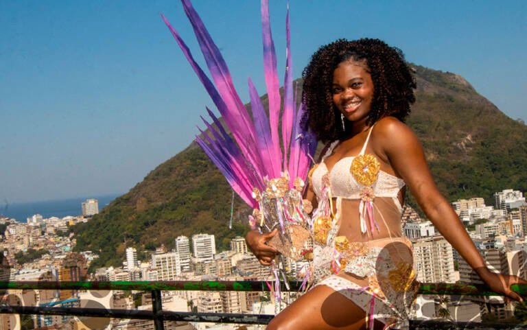 Musa da comunidade: Ellen Belo representará a Mocidade Unida do Santa Marta no concurso da Rainha do Carnaval