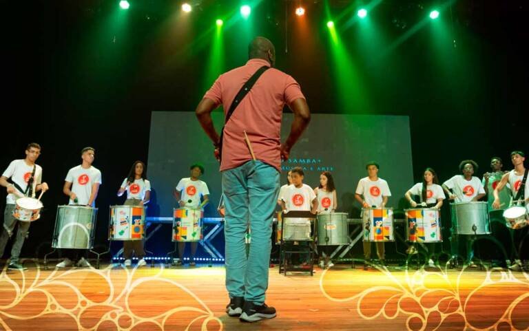 Clubinho do Samba abre turmas para 2024 e oferece pela 1ª vez aulas de canto e capoeira, além de violão, cavaquinho, percussão e teatro