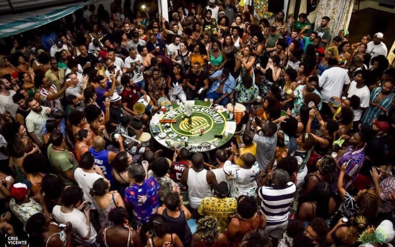 Samba na Serrinha comemora oito anos com tradicional roda em Madureira